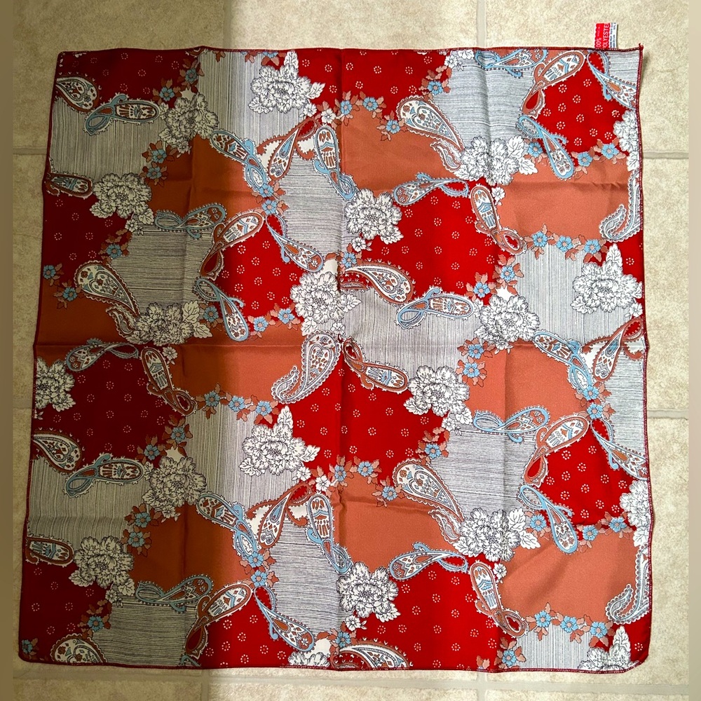 VTG 60s Polyester Paisley scarf, no stains or snags. Excellent vintage condition
